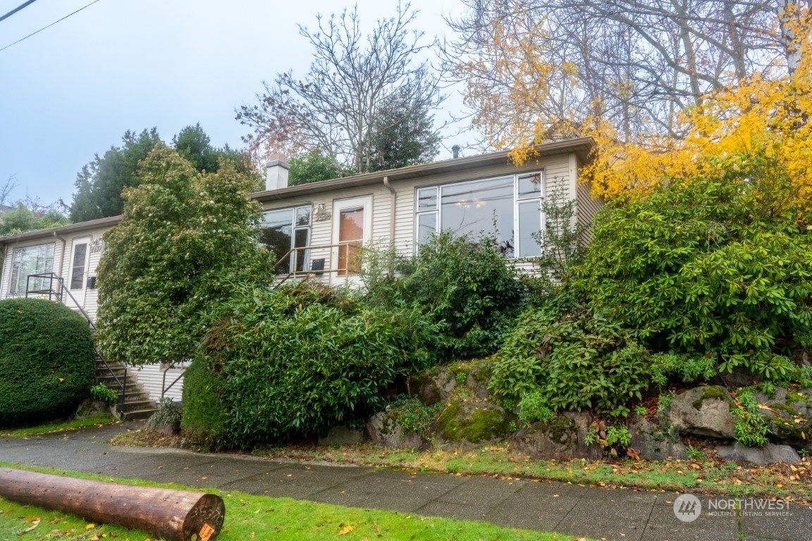 Property Photo:  3539 Bagley Avenue N  WA 98103 