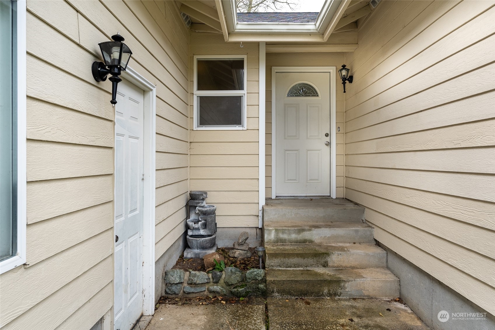 Property Photo:  661 Littlerock Court  WA 98277 