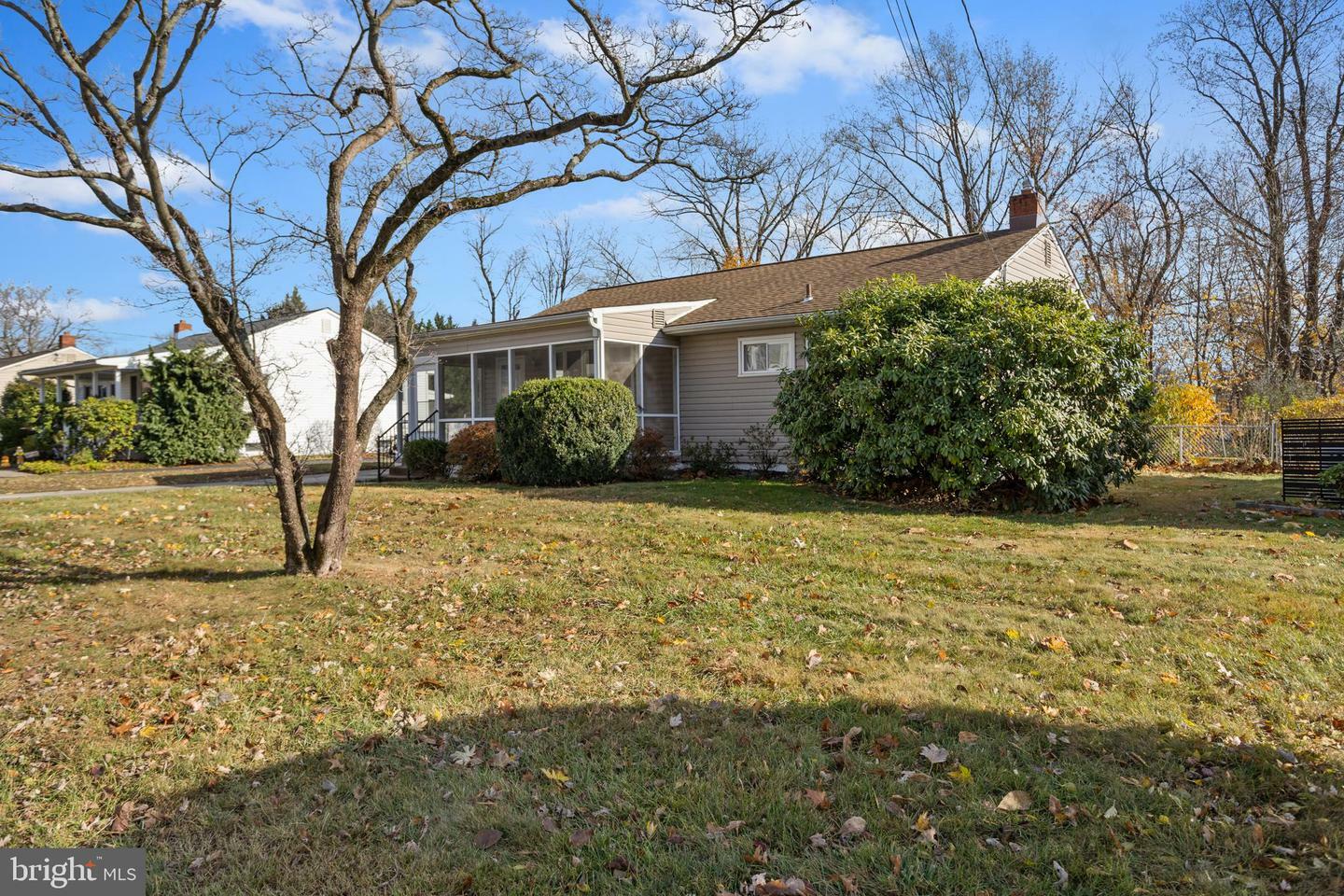 Property Photo:  20 Yorktown Road  NJ 08505 