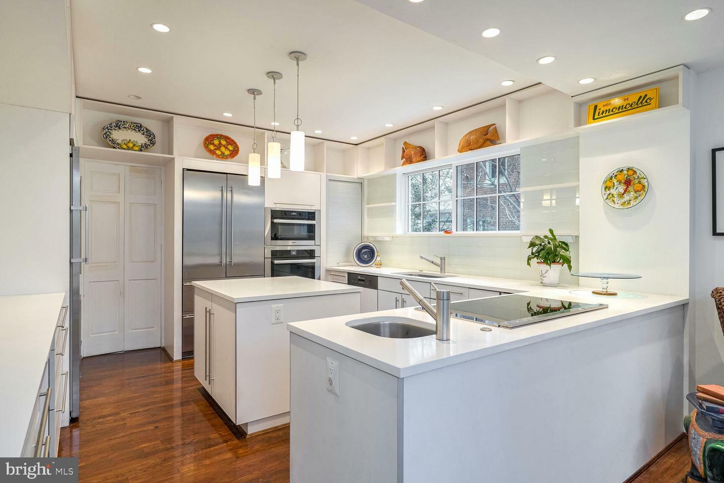 Property Photo:  3200 Rodman Street NW  DC 20008 