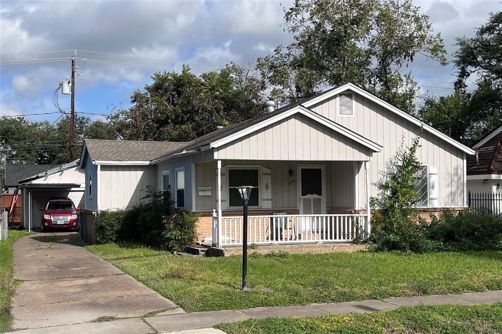 Property Photo:  839 E 26th Street  TX 77009 