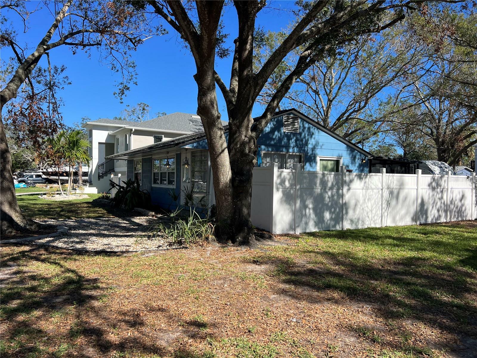 Property Photo:  401 81st Avenue NE  FL 33702 