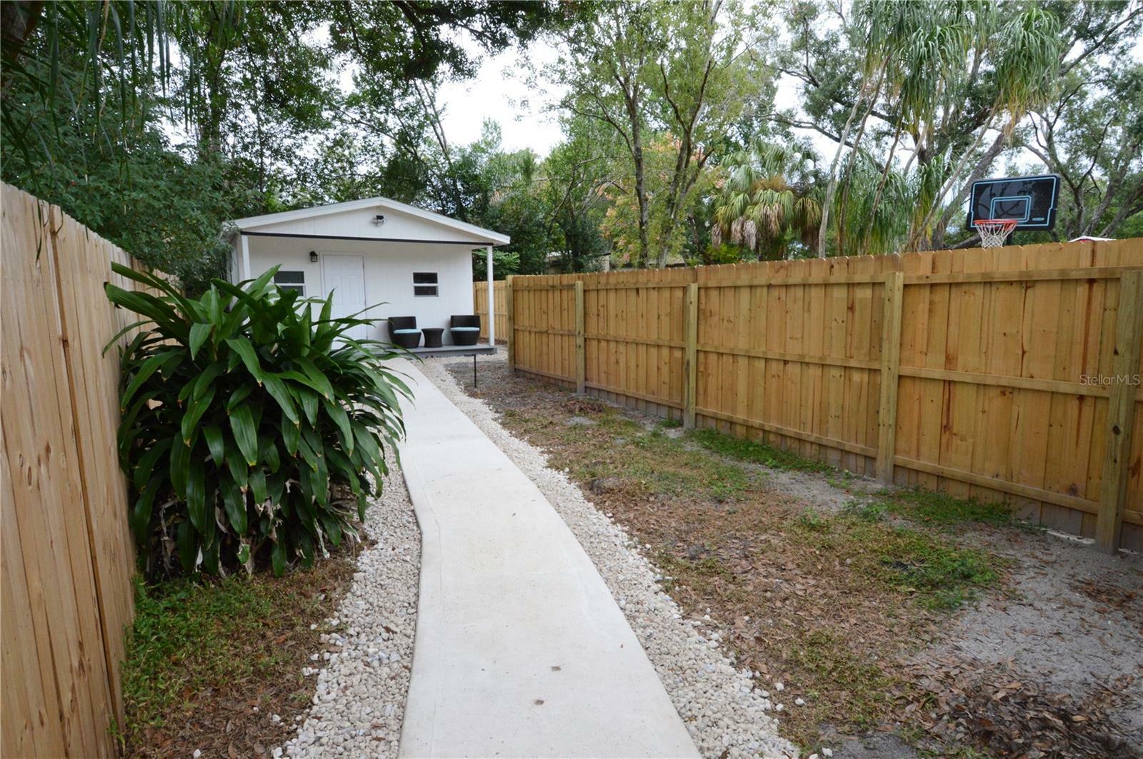 Property Photo:  10934 N Boulevard  FL 33612 