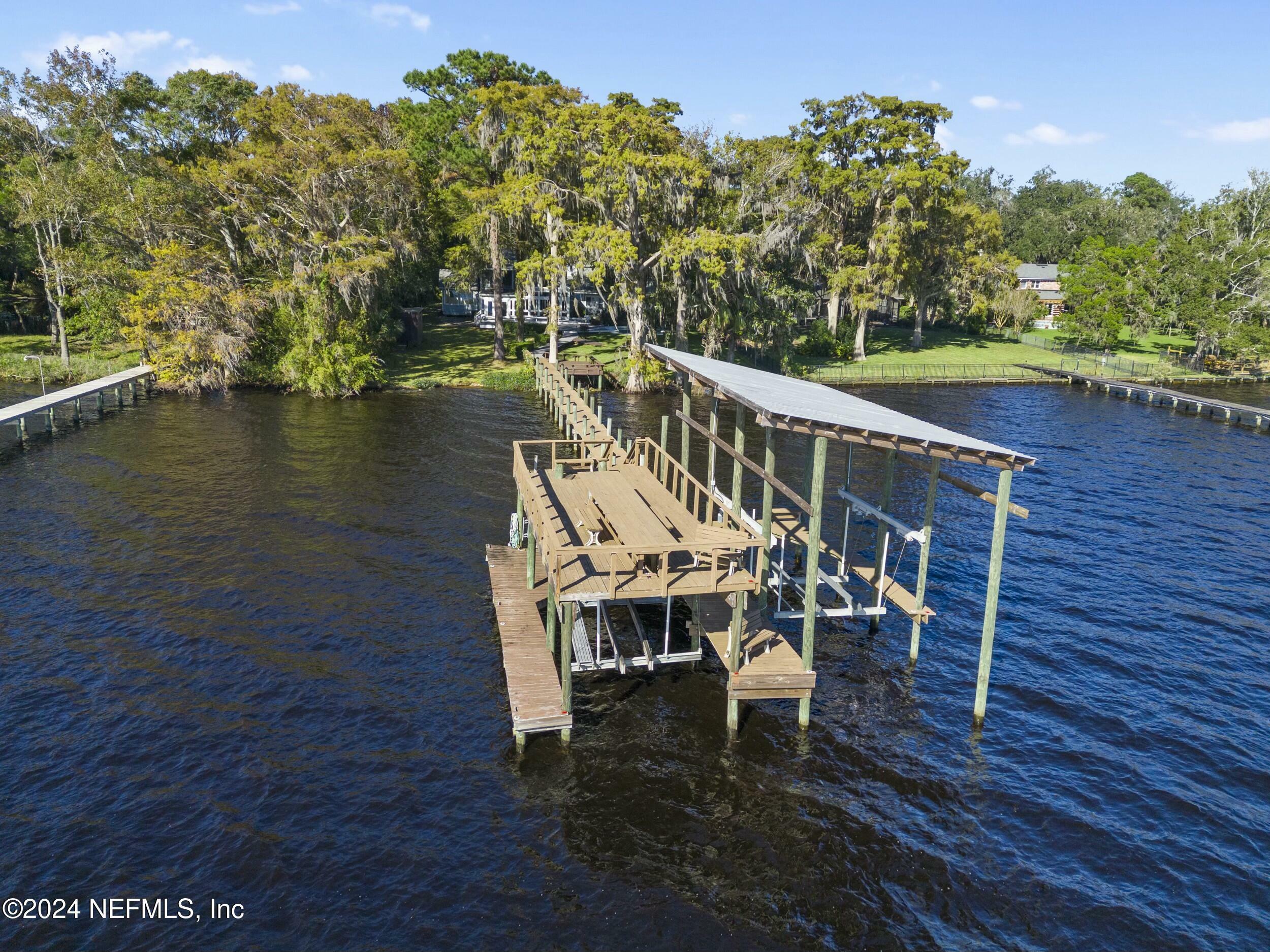 Property Photo: 988 Birdwood Drive FL 32073