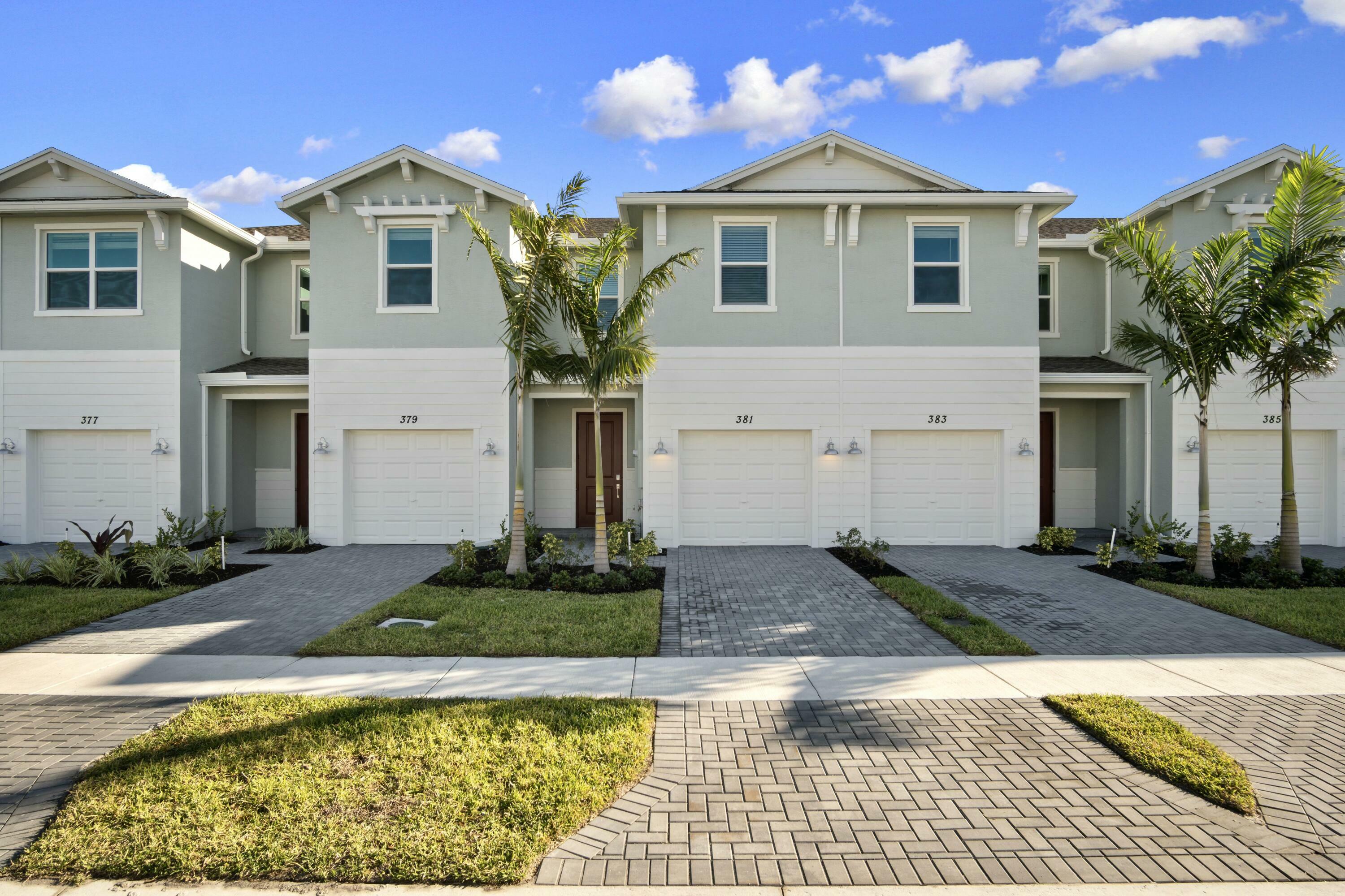 Property Photo:  381 SE Crossoak Lane  FL 34984 