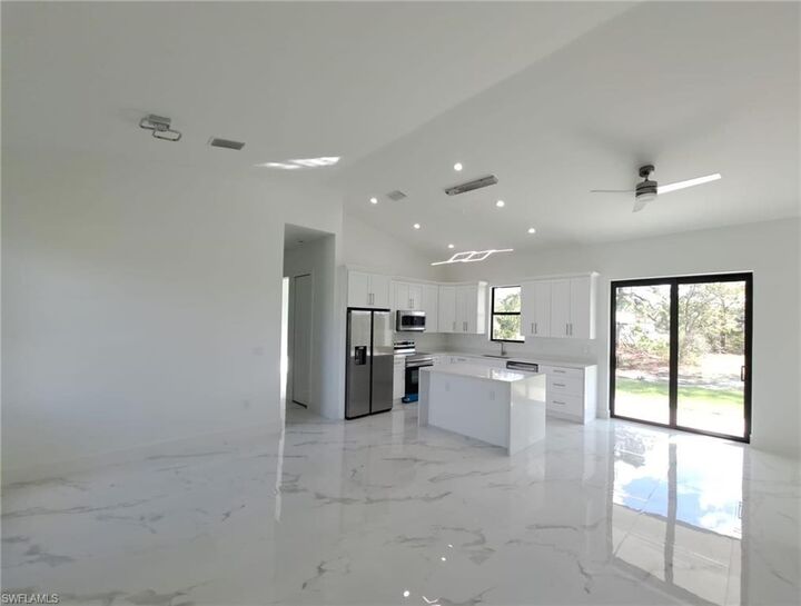 Property Photo:  2915 28th St SW  FL 33976 