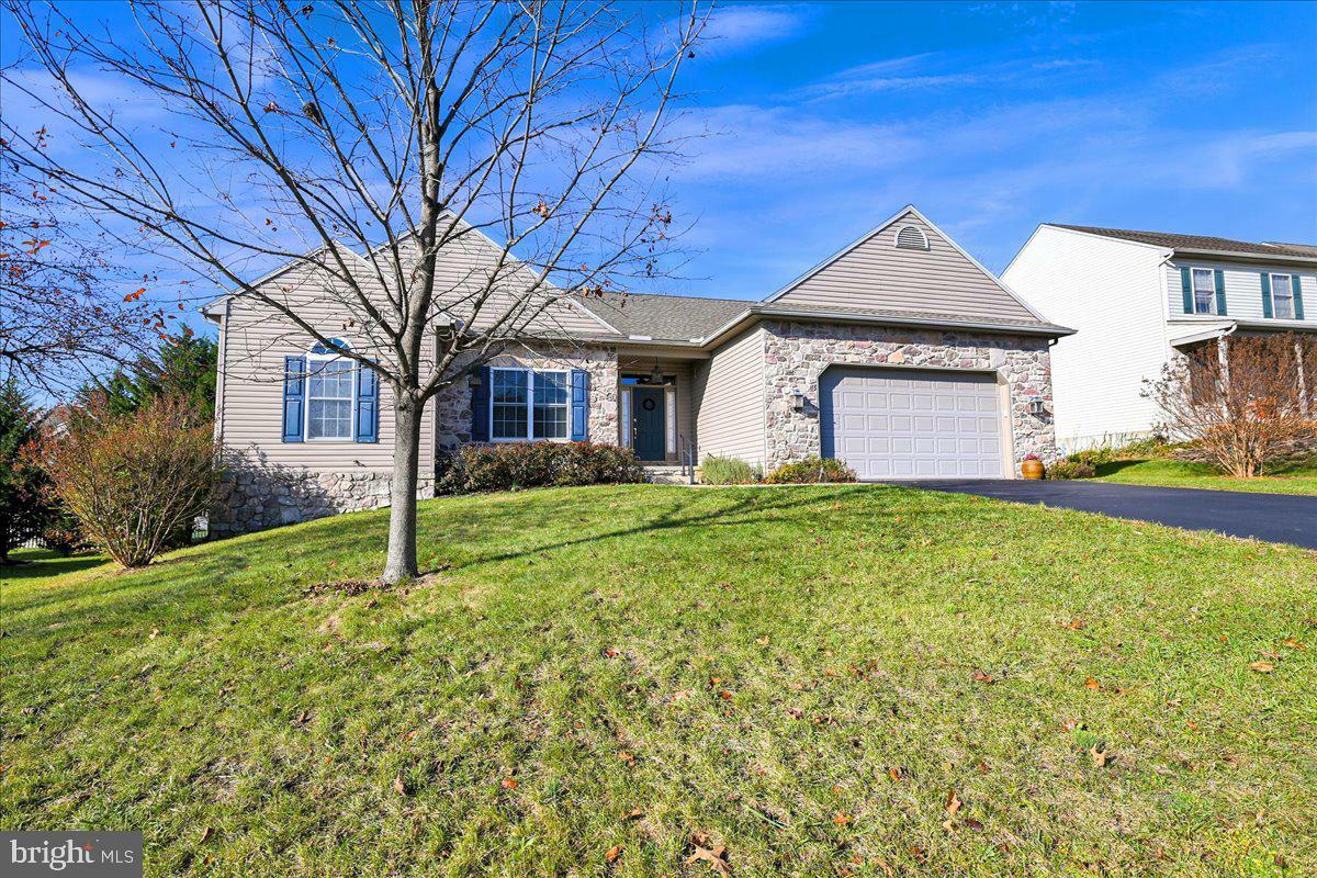 Property Photo:  420 Silver Maple Court  PA 17347 