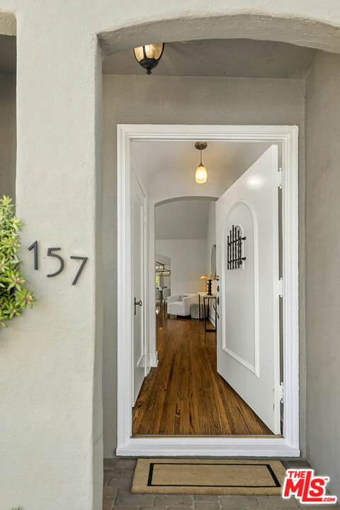 Property Photo:  157  N Poinsettia Pl  CA 90036 