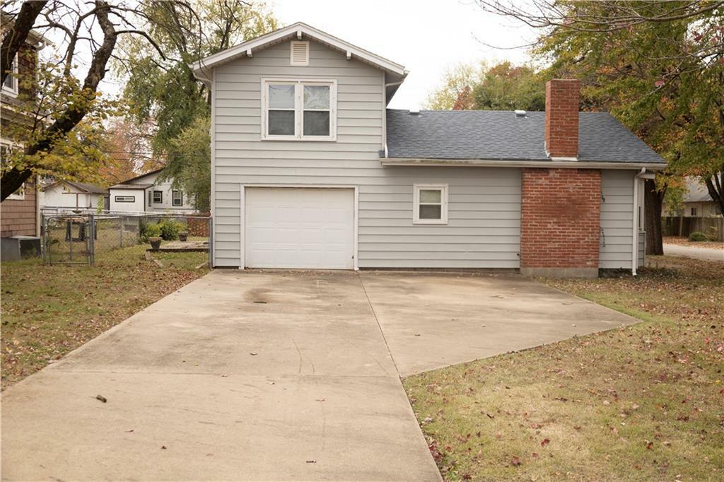 Property Photo:  207 N Elm Street  KS 67337 