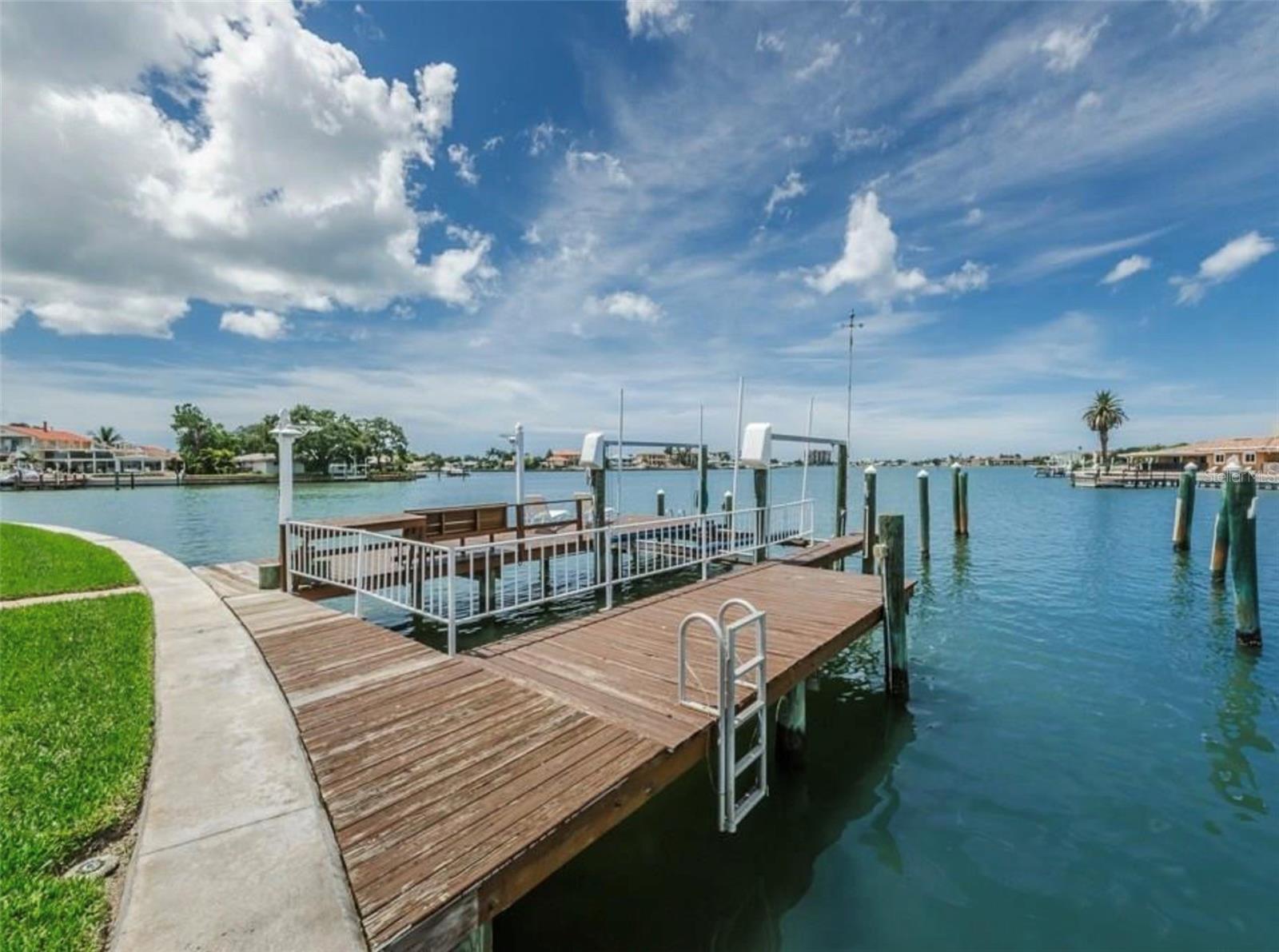 Property Photo: 7998 2nd Avenue S FL 33707