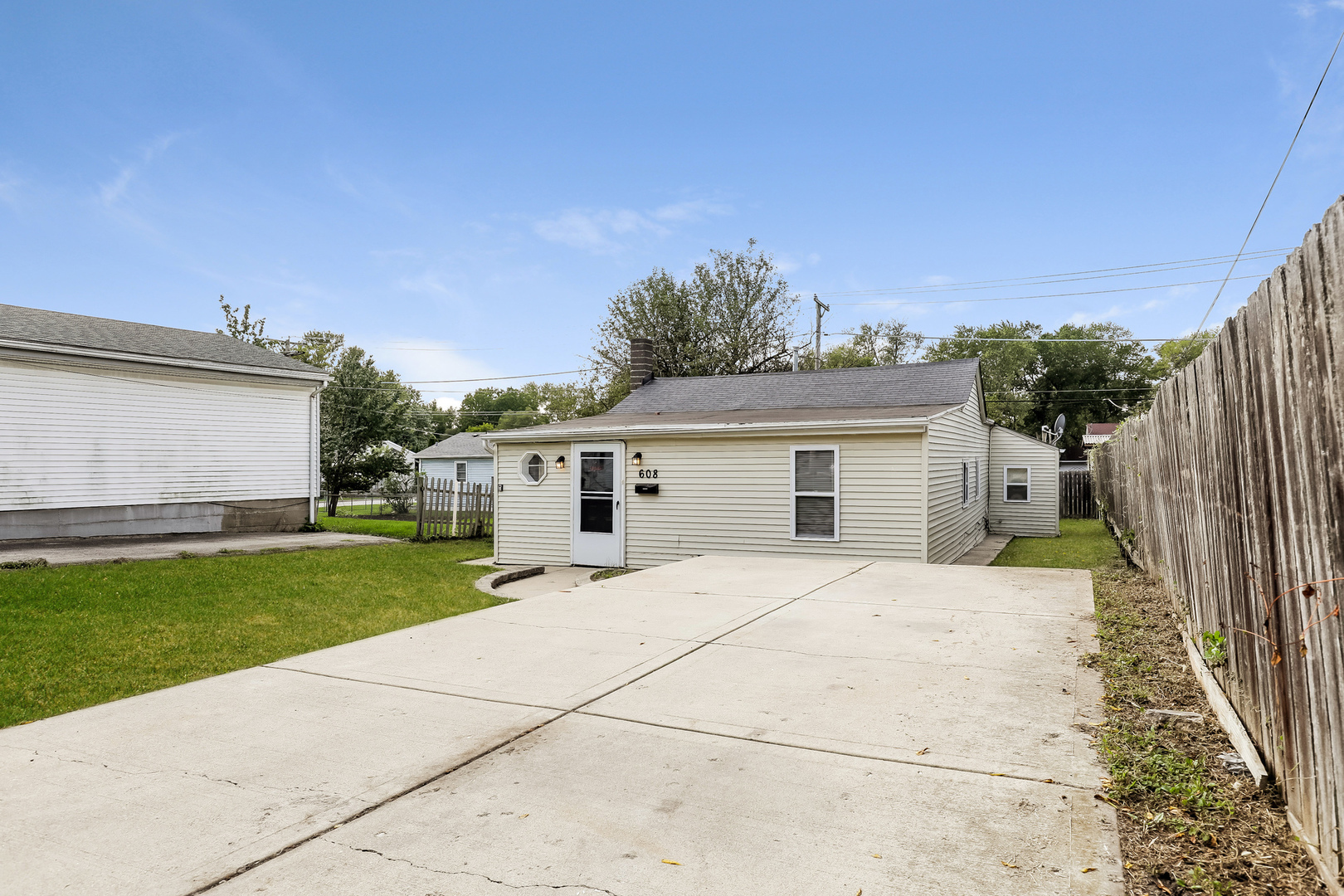 Property Photo:  608 N Harrison Avenue  IL 60506 