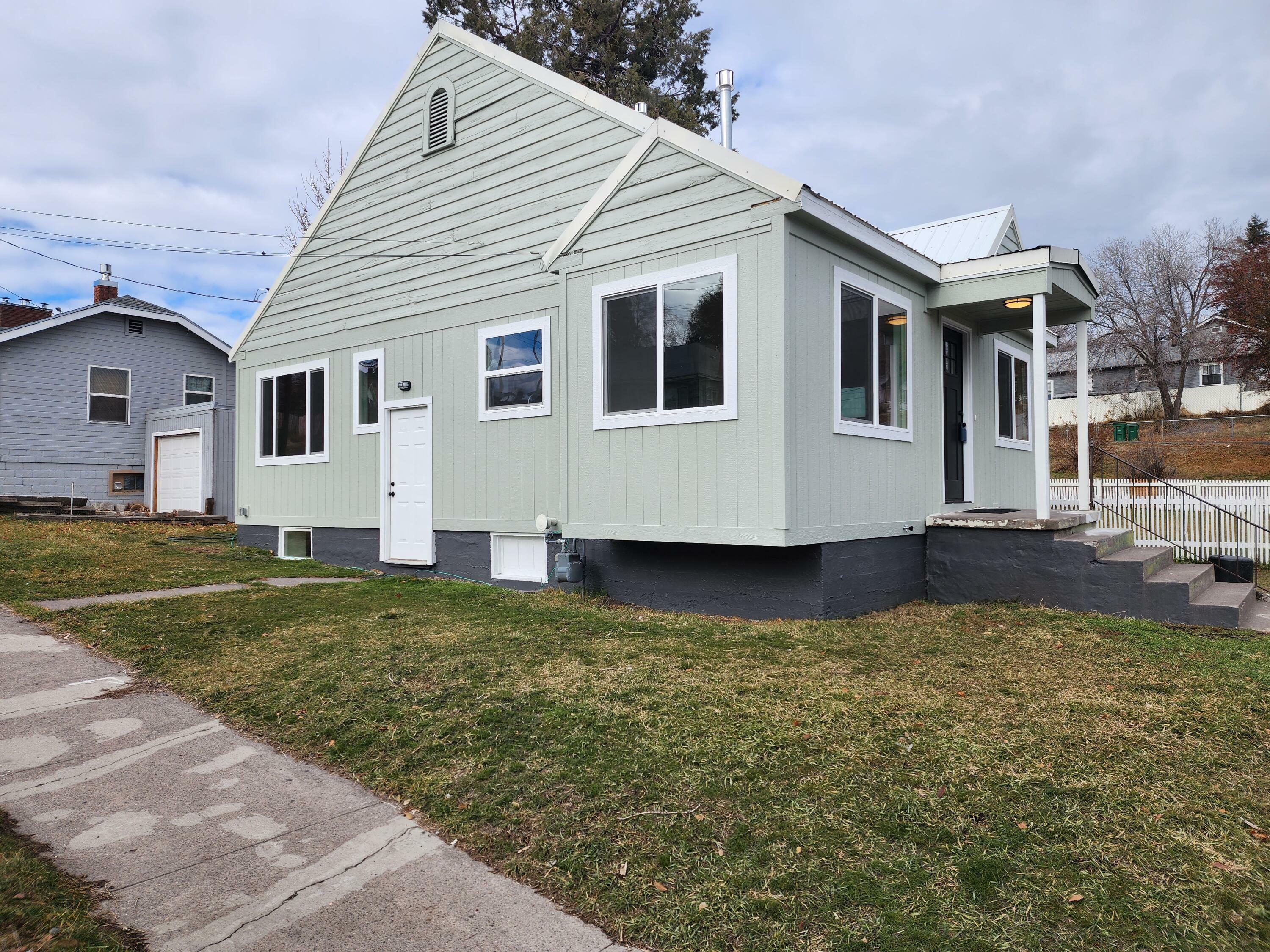 Property Photo:  1302 Lookout Avenue  OR 97601 