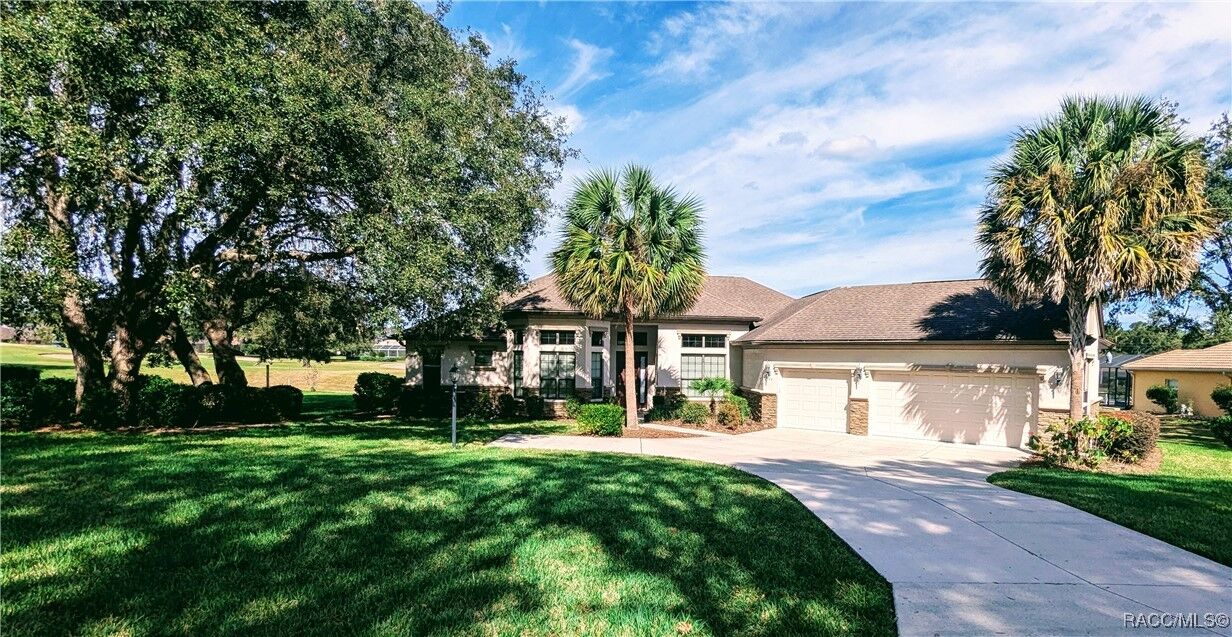 Property Photo: 743 E Ireland Court FL 34442