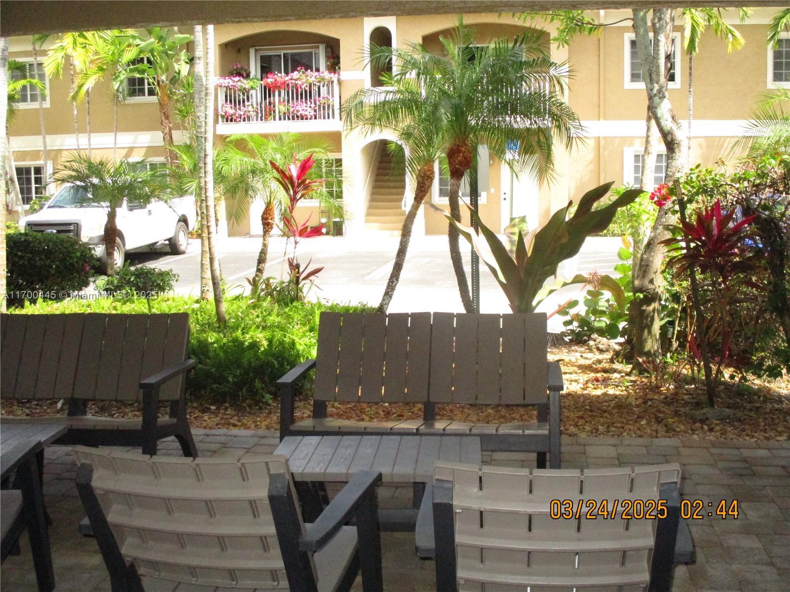 Property Photo: 4802 Washington St 2 FL 33021
