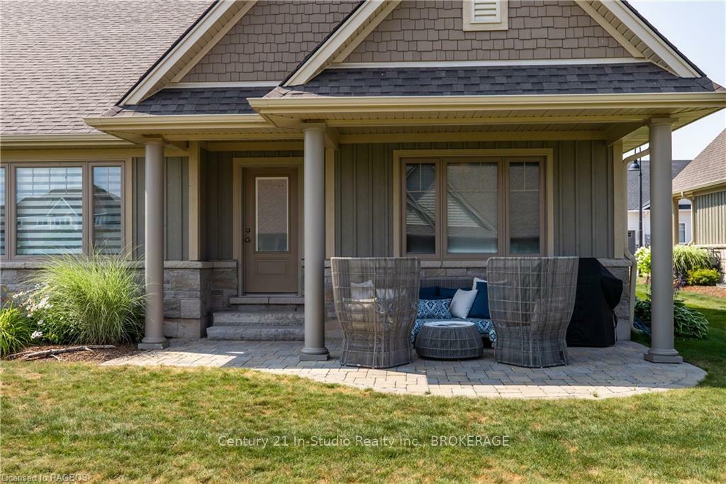 Property Photo: 160 Hawthorn Crescent ON N0H 1S0