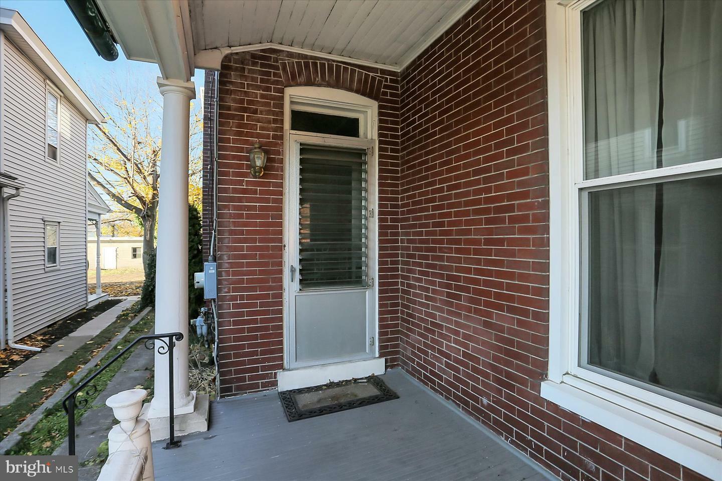 Property Photo:  69 E Park Street  PA 17022 