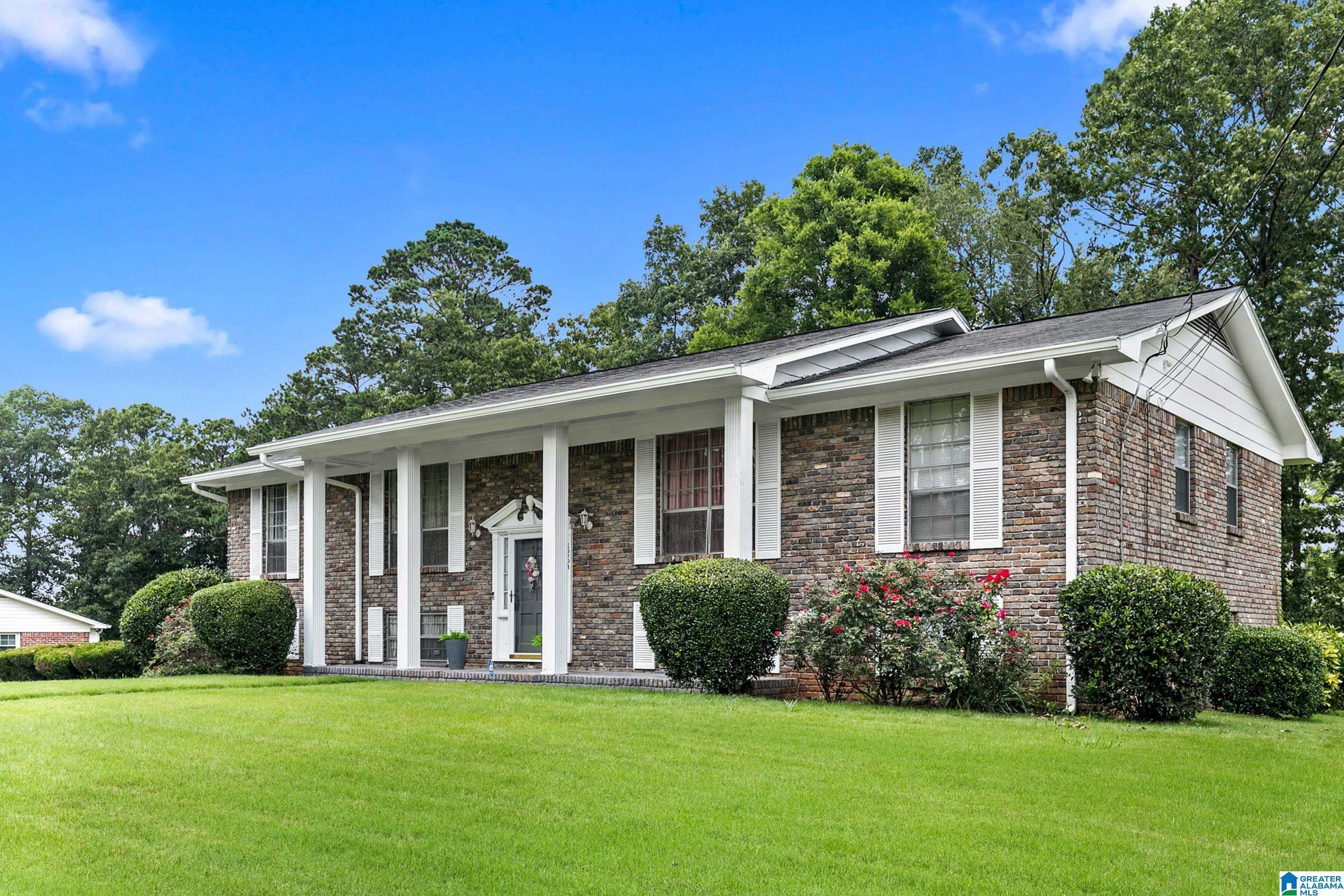 Property Photo: 1264 Old Oak Circle AL 35235