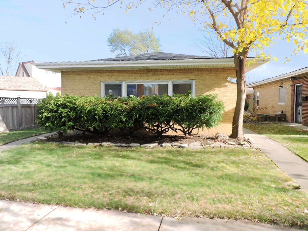 Property Photo:  5961 N McCook Avenue  IL 60646 