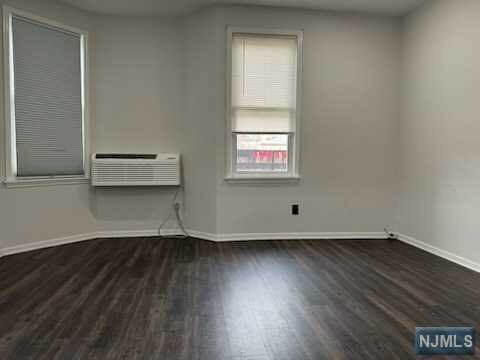 Property Photo:  40 Washington Avenue 2B  NJ 07109 