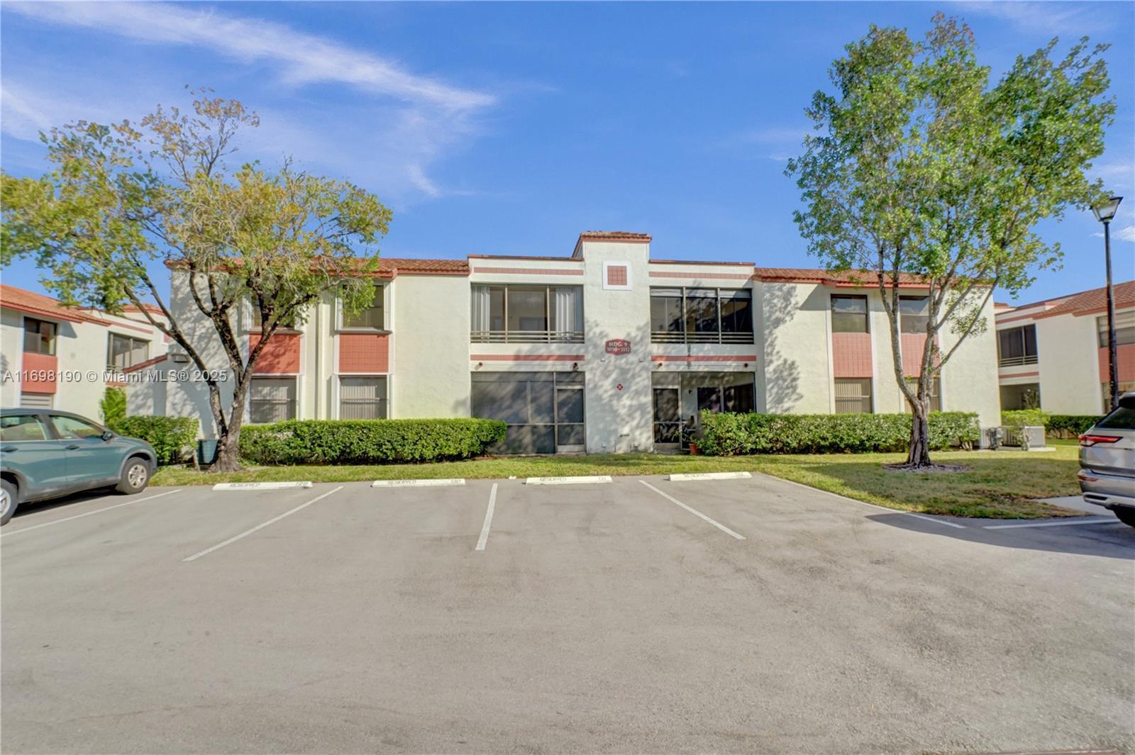 Property Photo: 1104 N Hiatus Rd 1104 FL 33026