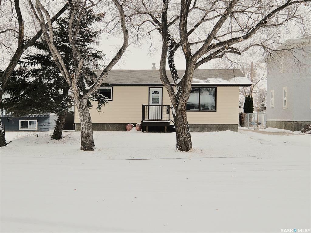 808 Markland Street  Rosetown SK S0L 2V0 photo