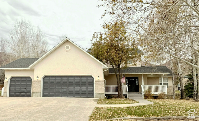 Property Photo: 381 N Alpenhof Ln UT 84049