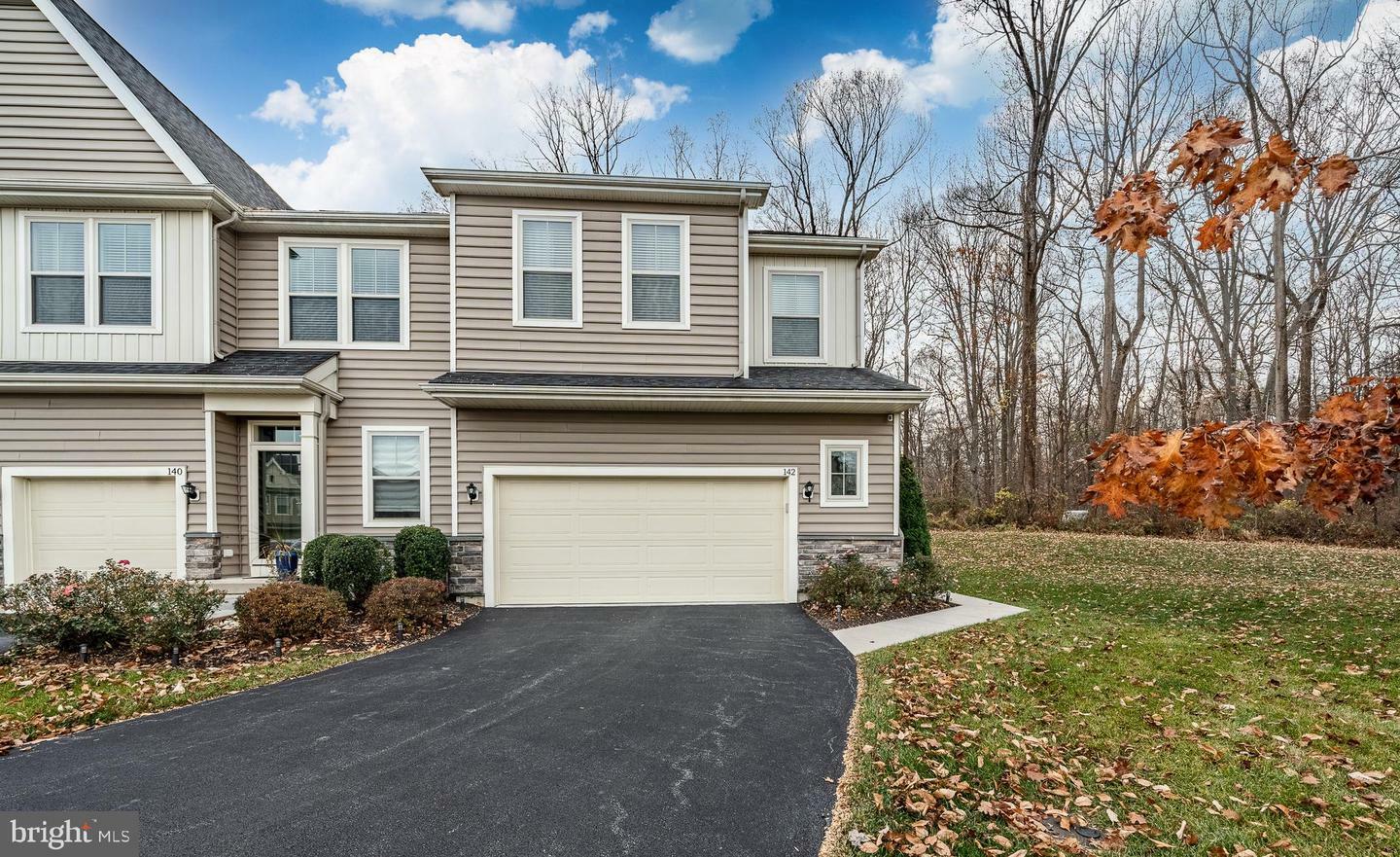 Property Photo:  142 Sparrow Ridge Court  PA 19348 