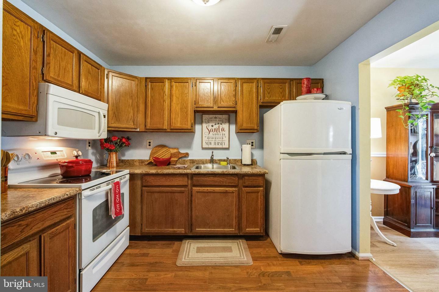 Property Photo:  6 N Hill Drive  NJ 08060 