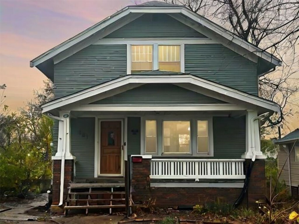 Property Photo: 821 16th St SE IA 52403