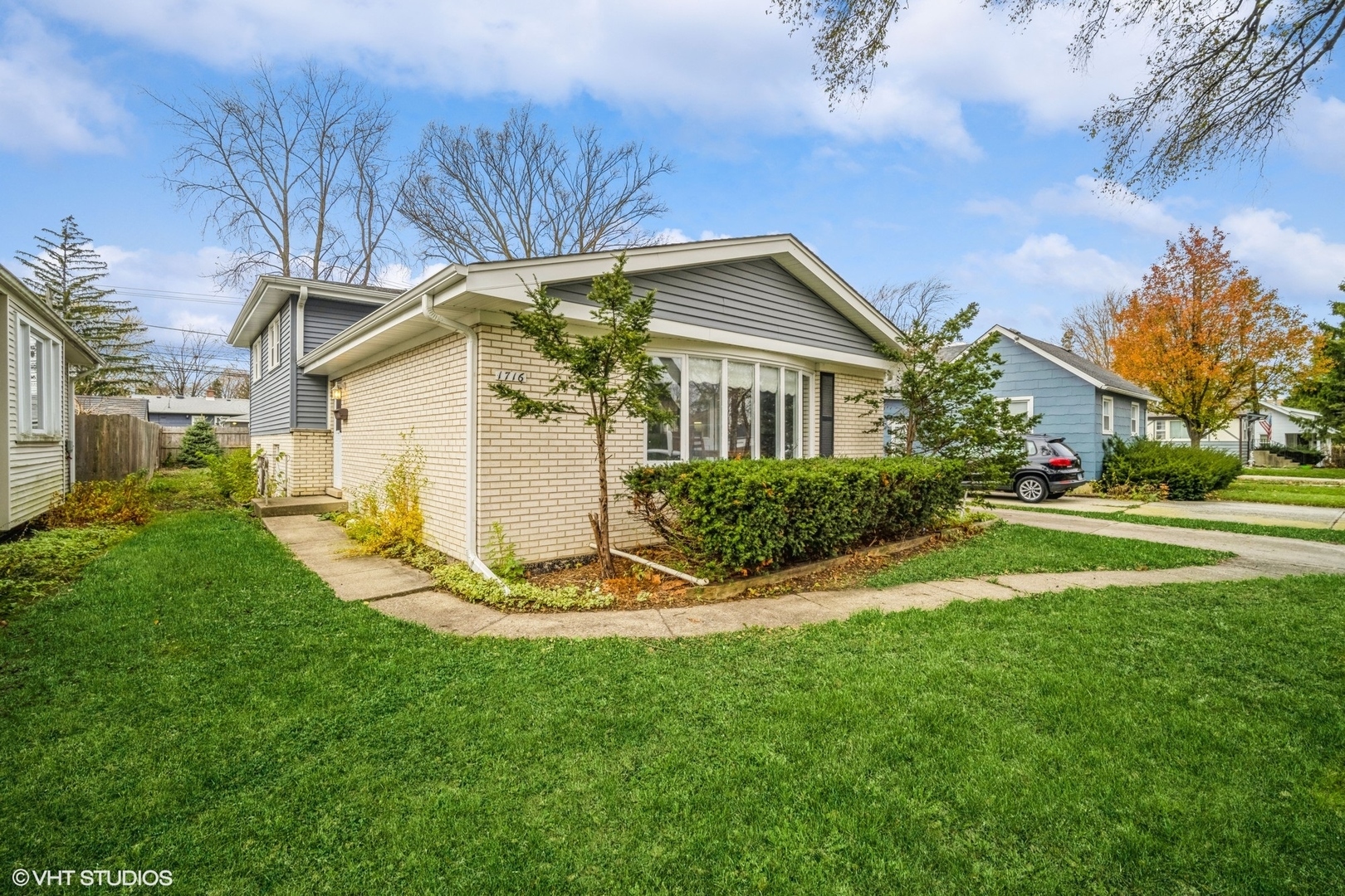 Property Photo:  1716 S Cora Street  IL 60018 