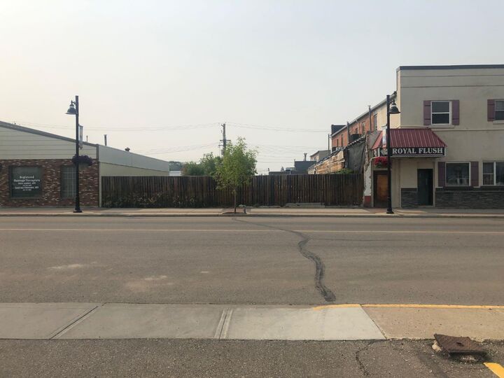 Property Photo:  4912 50 Street  AB T4J 1J5 