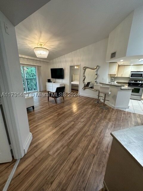 Property Photo: 2119 SE 10th Ave 917 FL 33316