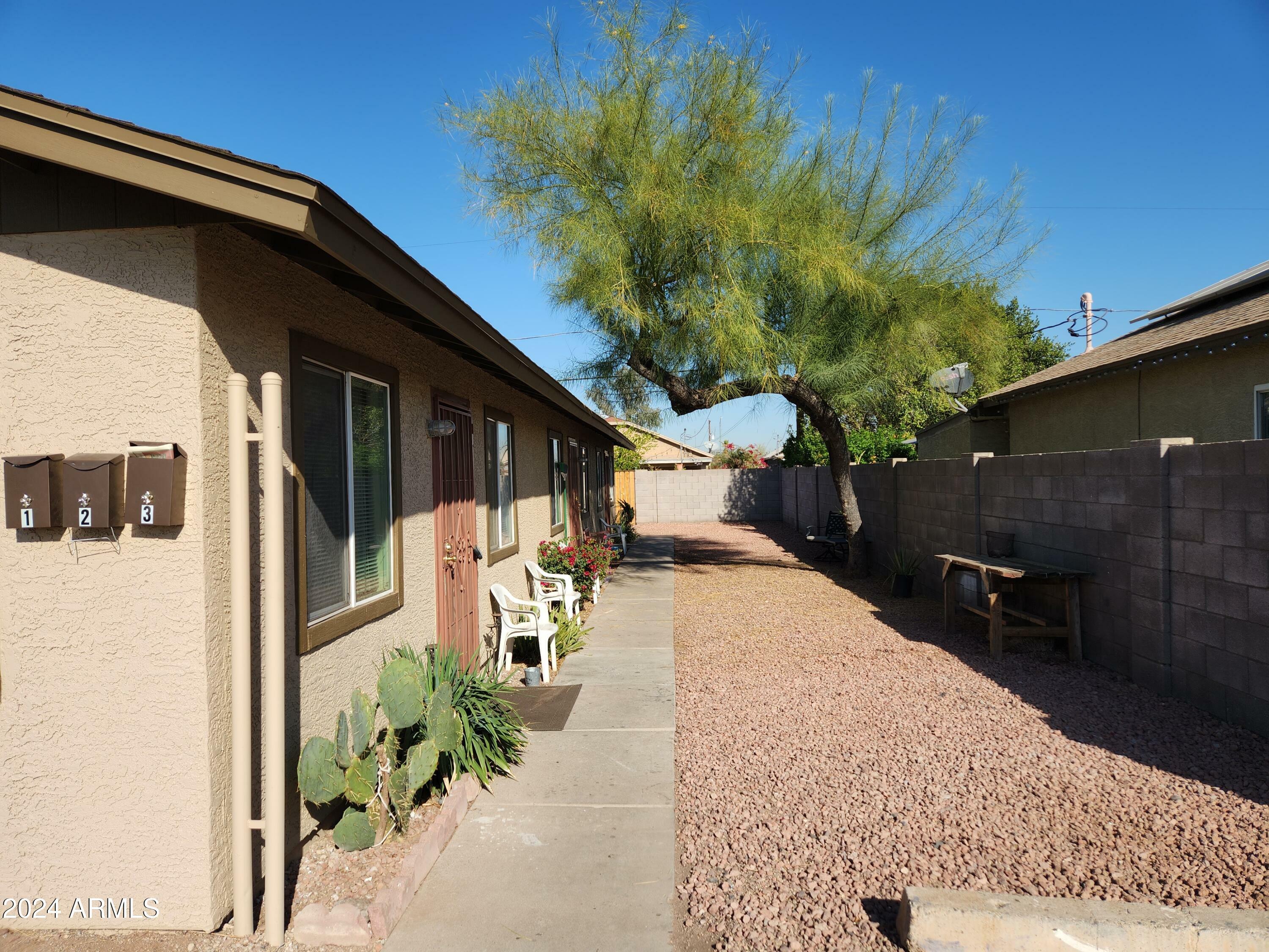 Property Photo:  2822 E Mobile Lane  AZ 85040 