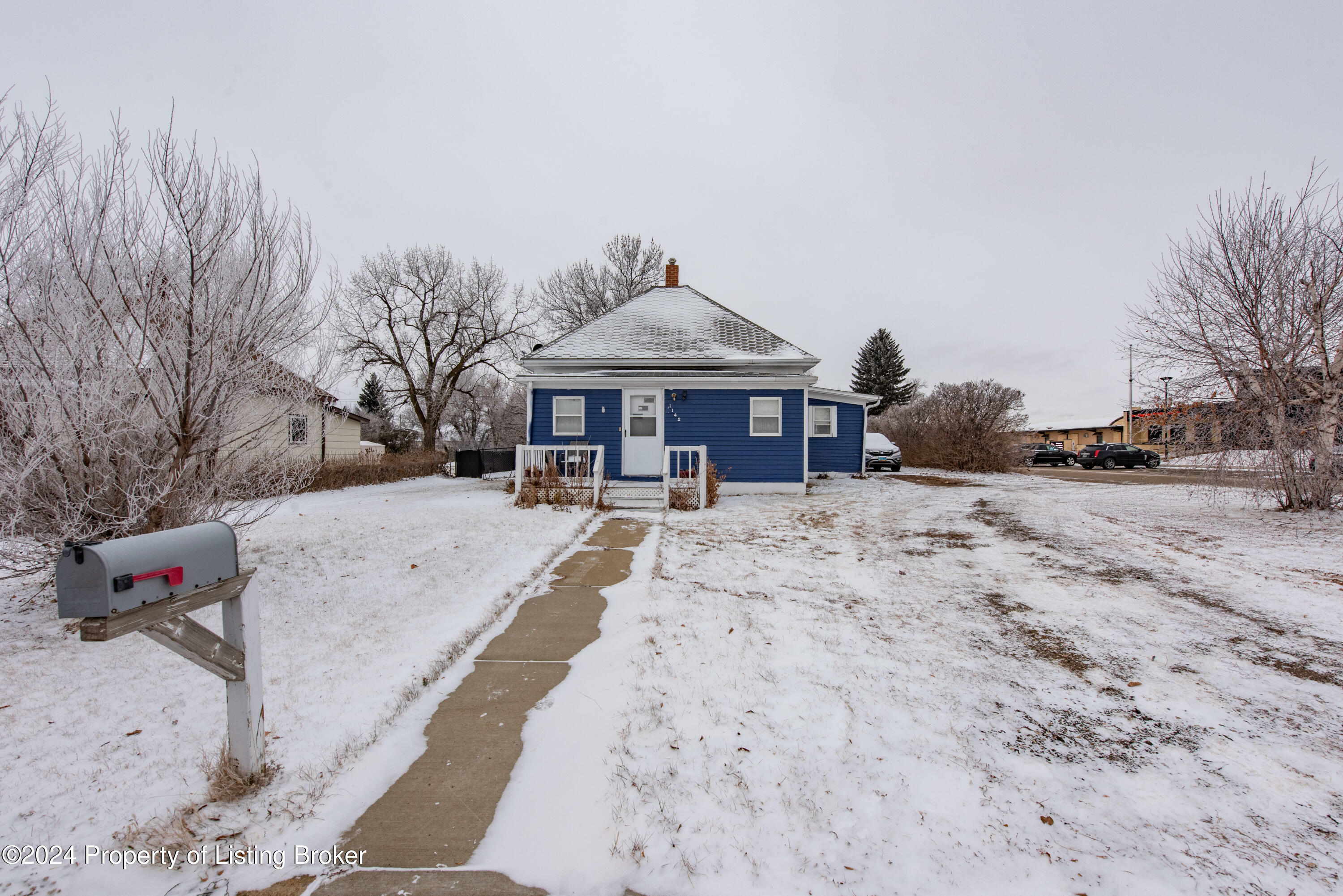 Property Photo:  1142 McKenzie Street  ND 58647 