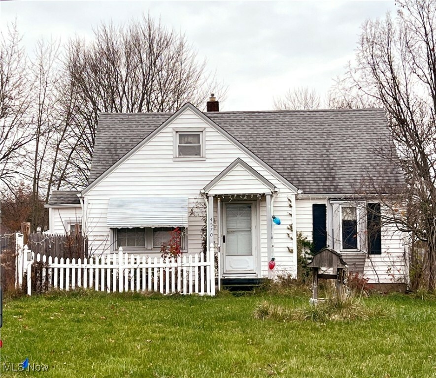 Property Photo:  4570 N Leavitt Road NW  OH 44485 