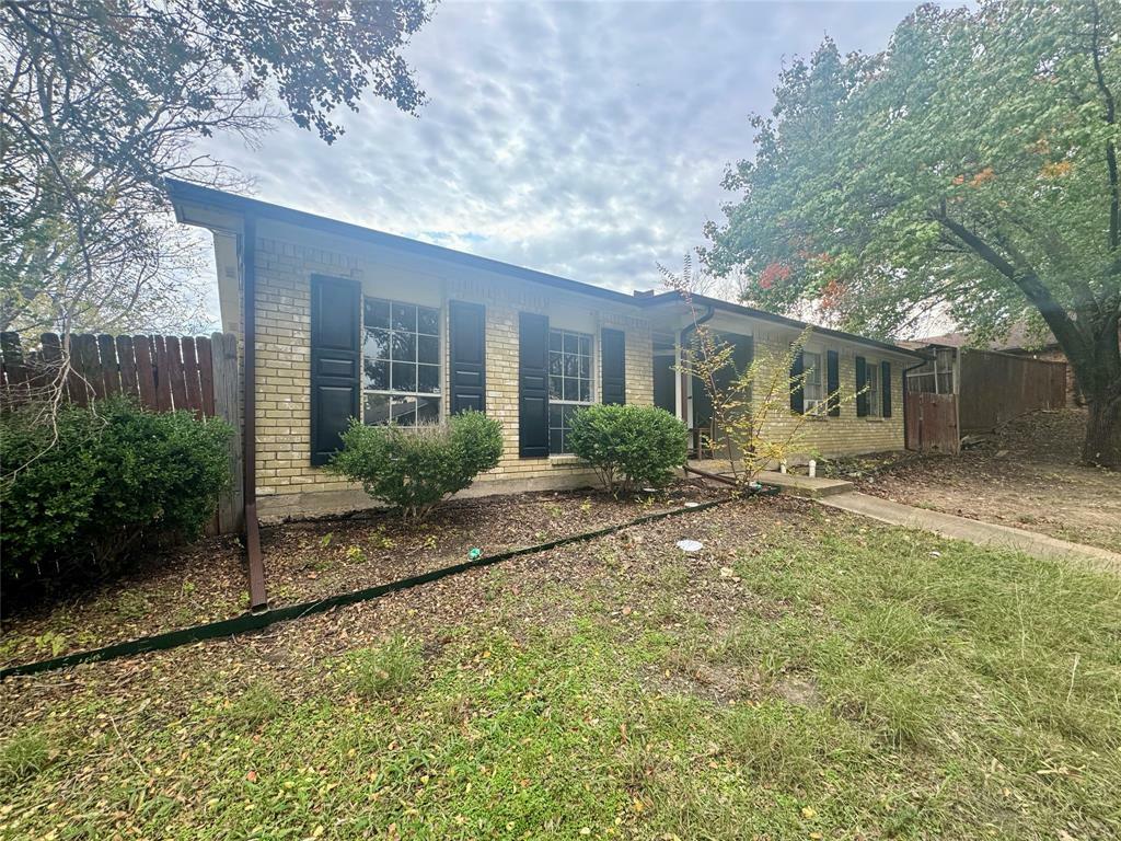 Property Photo:  2918 Ashglen Drive  TX 75043 