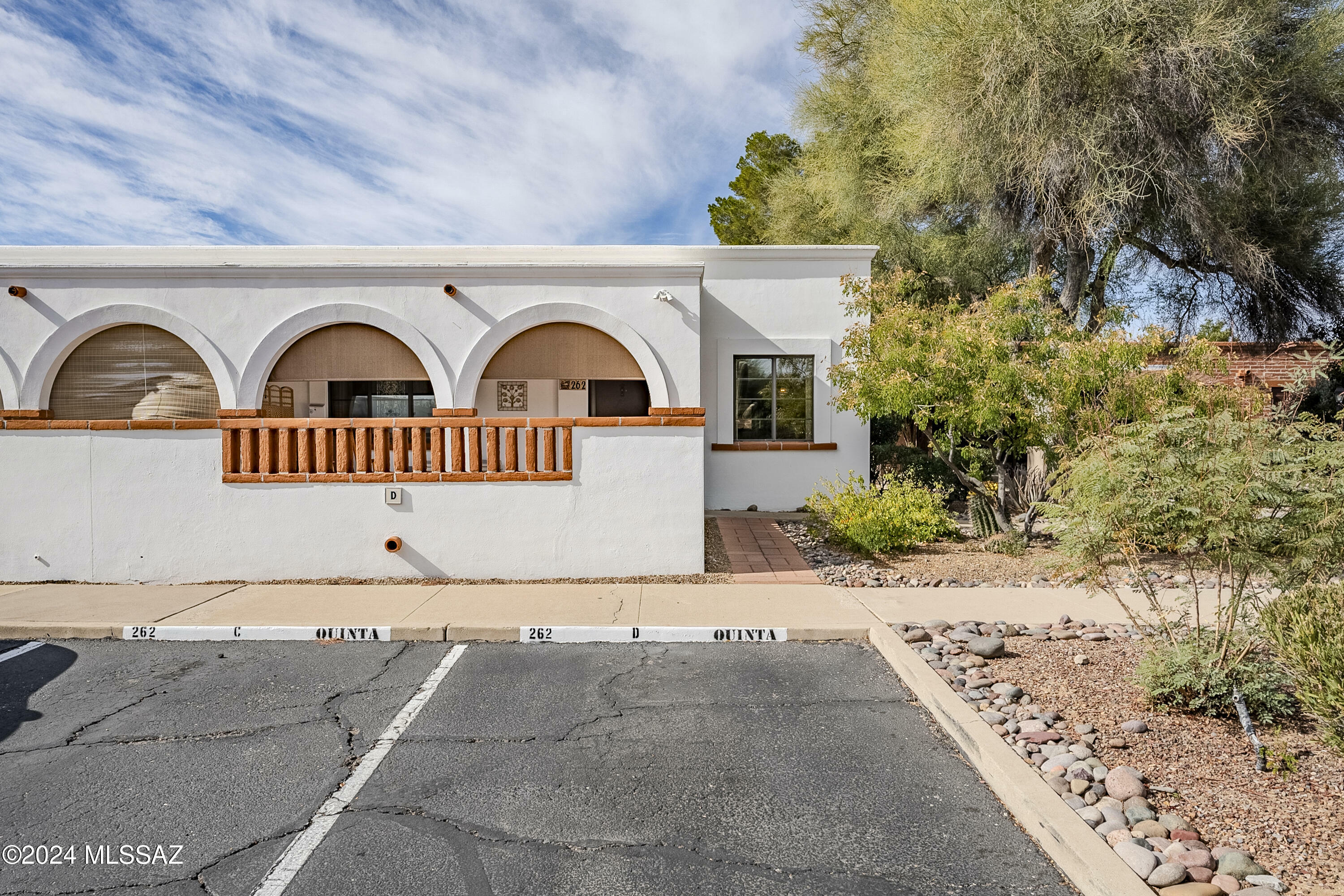 Property Photo:  262 S Paseo Quinta D  AZ 85614 