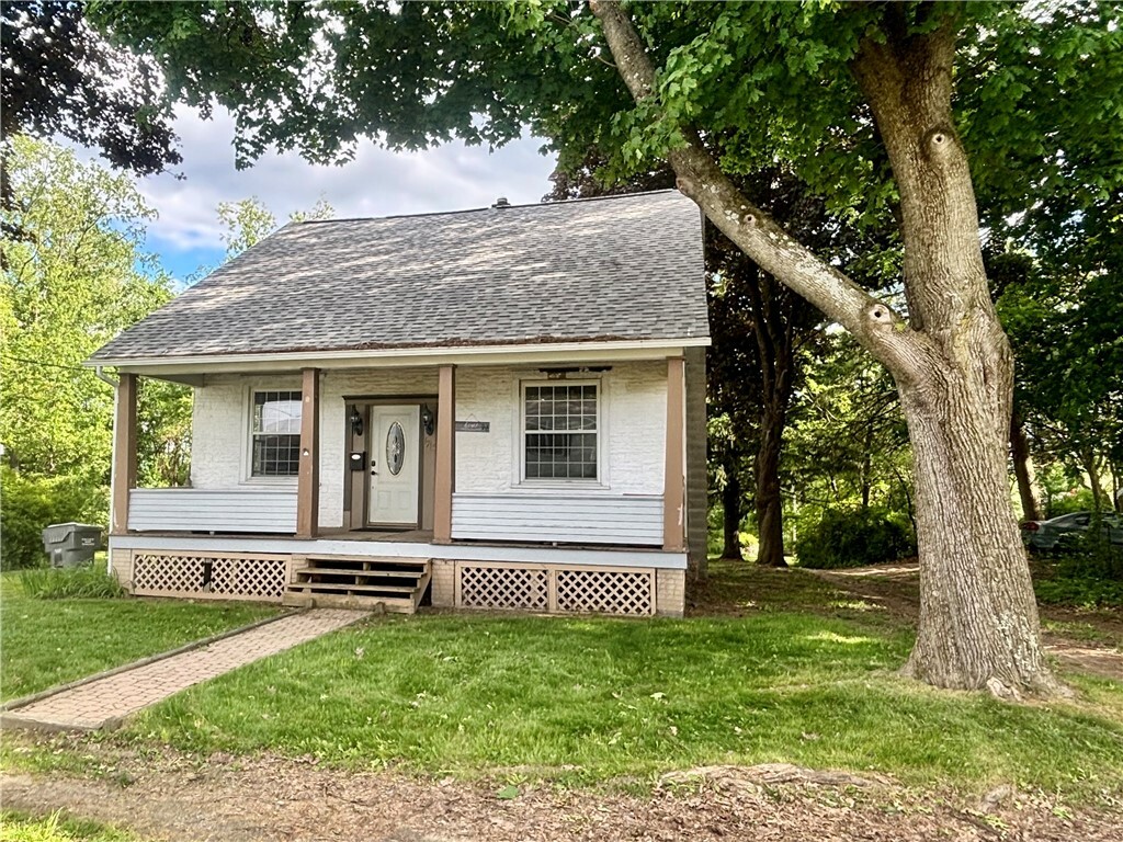 Property Photo: 1713 W 8th St PA 15010