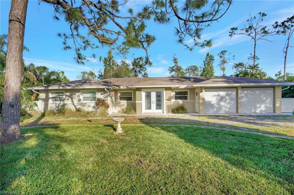 Property Photo: 12857 Honeysuckle Rd FL 33966