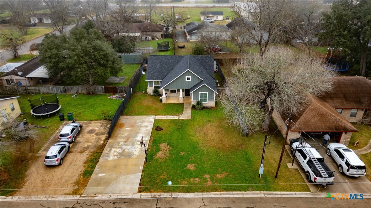 Property Photo: 502 S 8th Street TX 78160