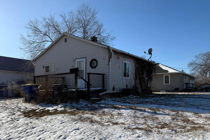 1102 9th Avenue SE  Jamestown ND 58401 photo