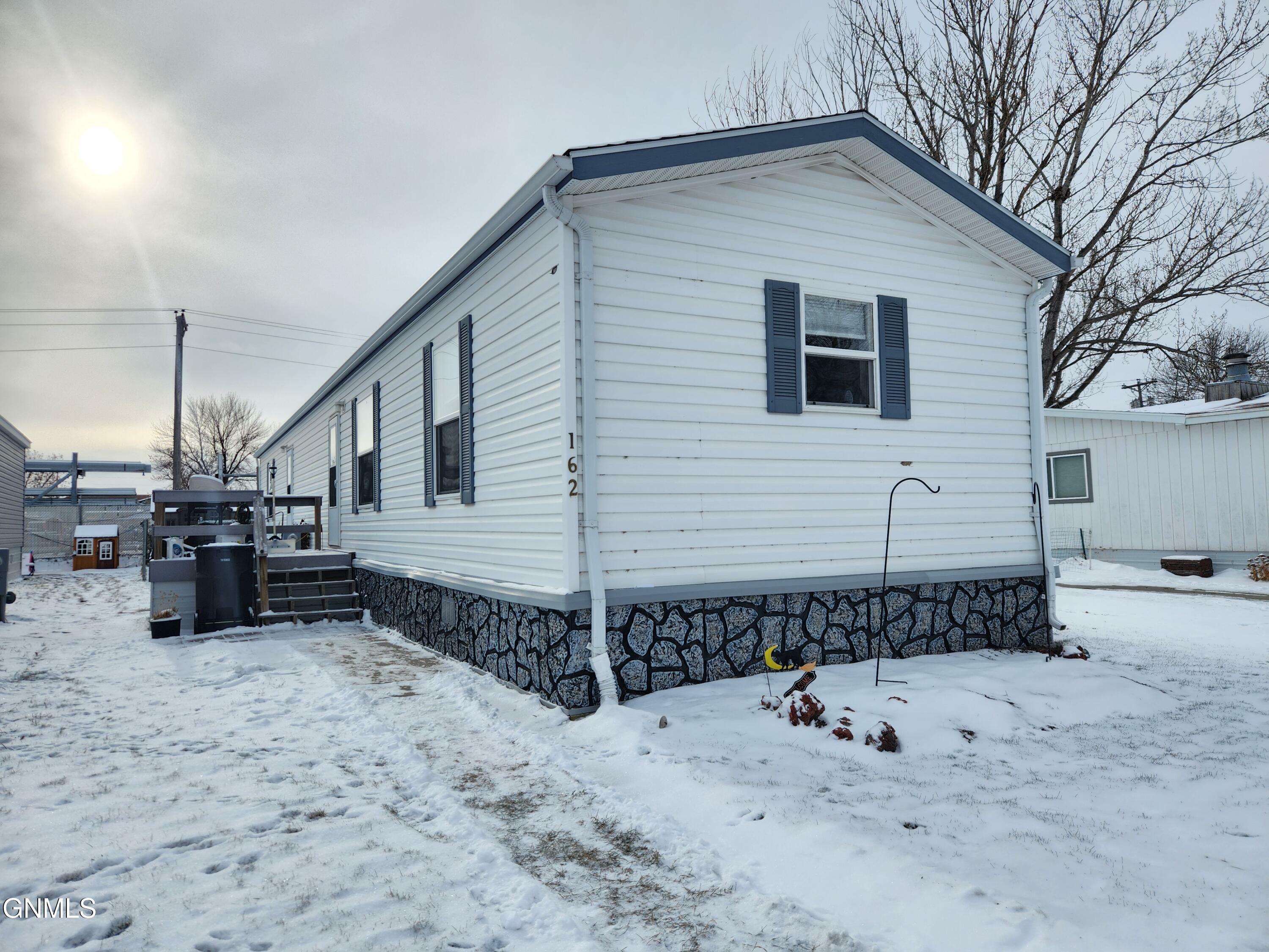 Property Photo:  162 Northwest Drive  ND 58504 