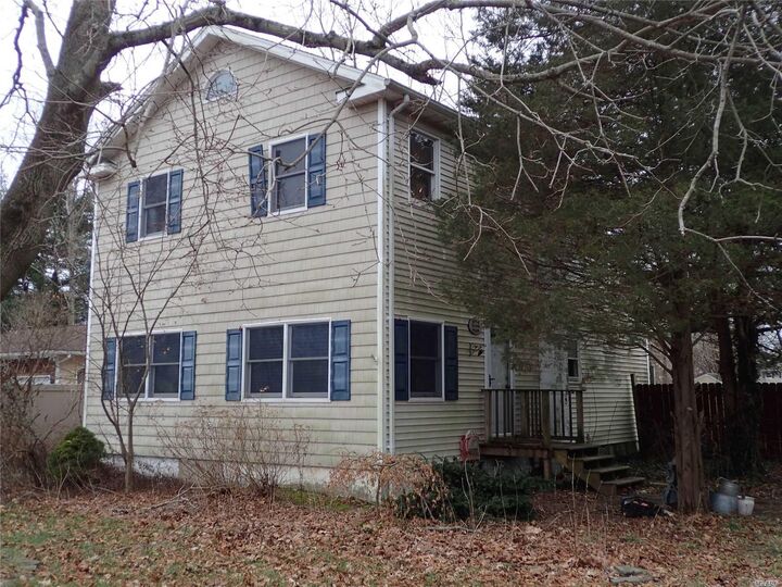 1560 Feureisen Avenue  Bohemia NY 11716 photo