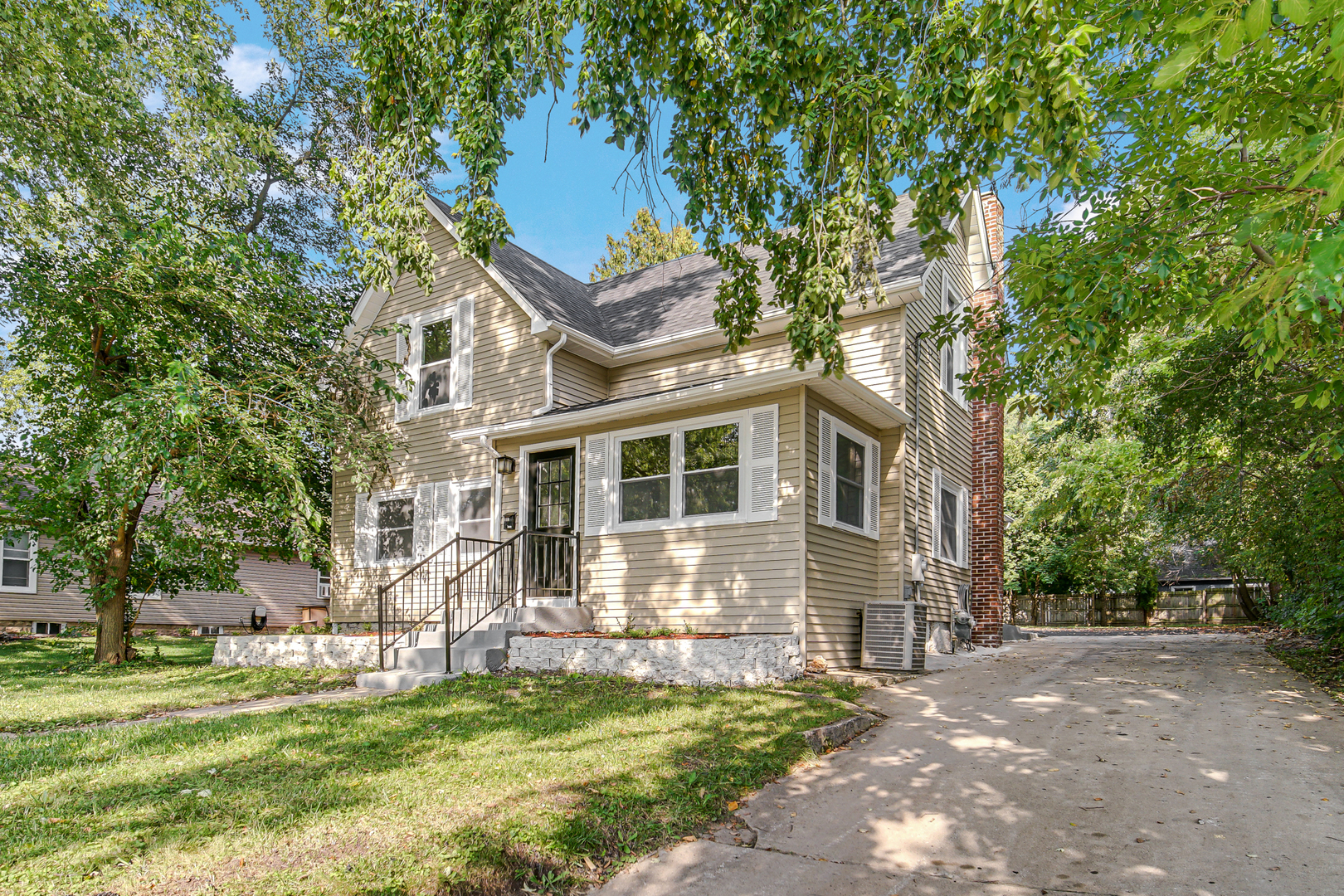 Property Photo:  618 N Washington Avenue  IL 60510 