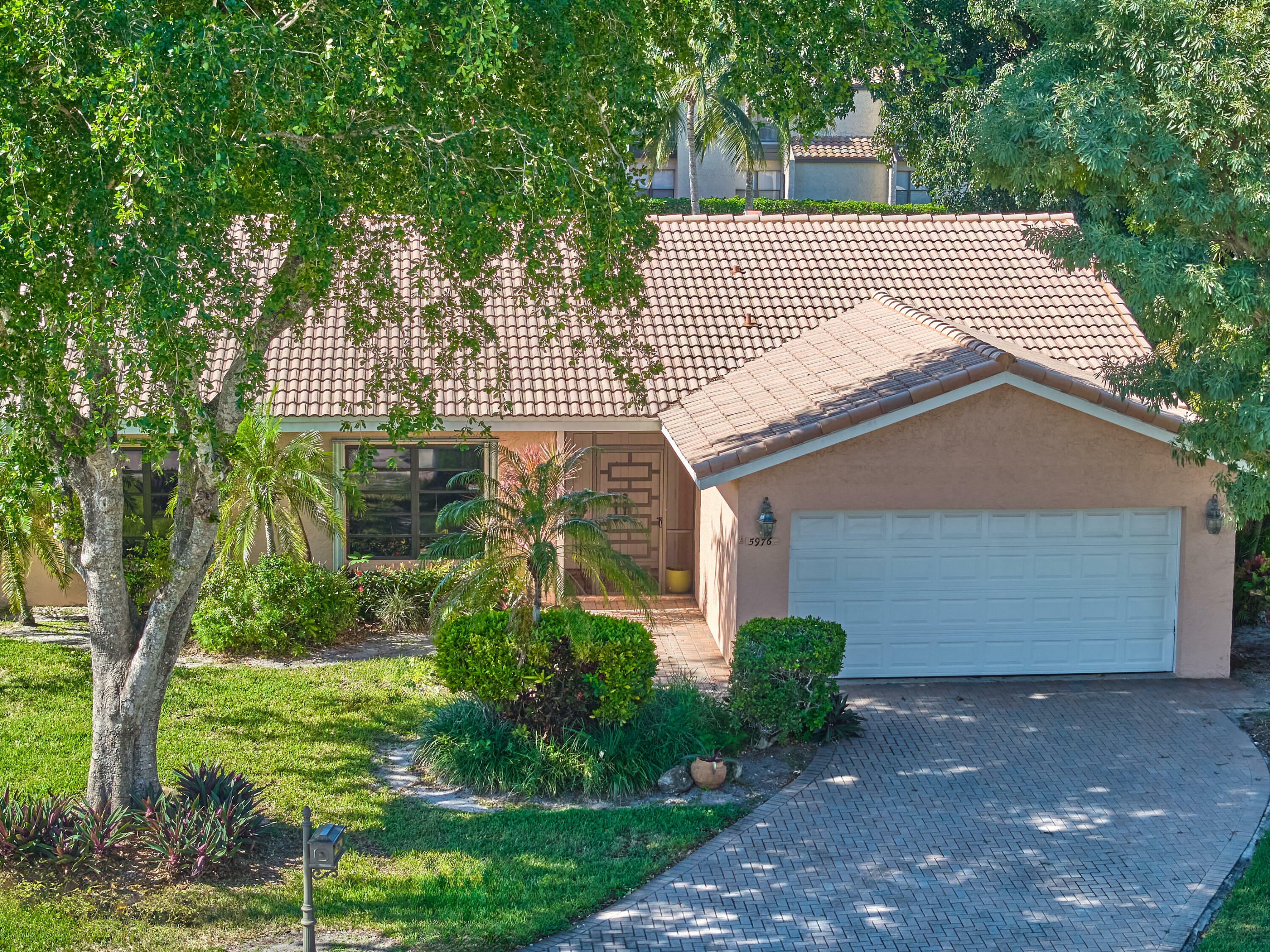 Property Photo:  5976 Colony Court  FL 33433 