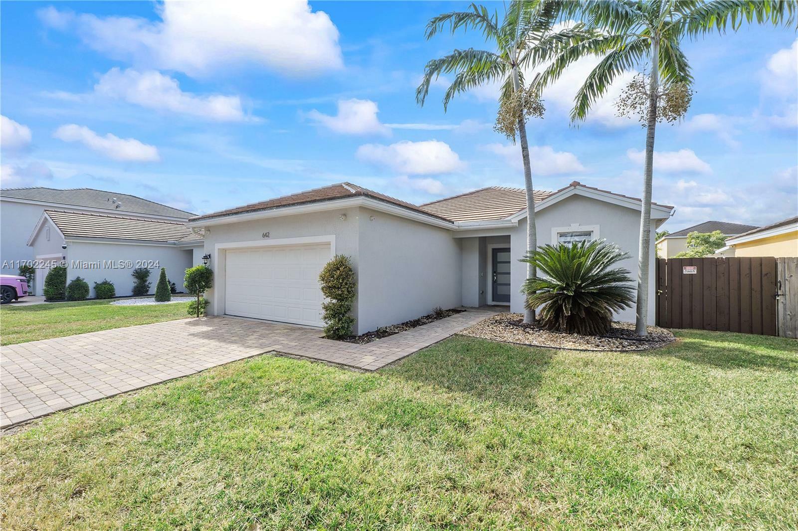 Property Photo:  642 SE 31st Ave  FL 33033 