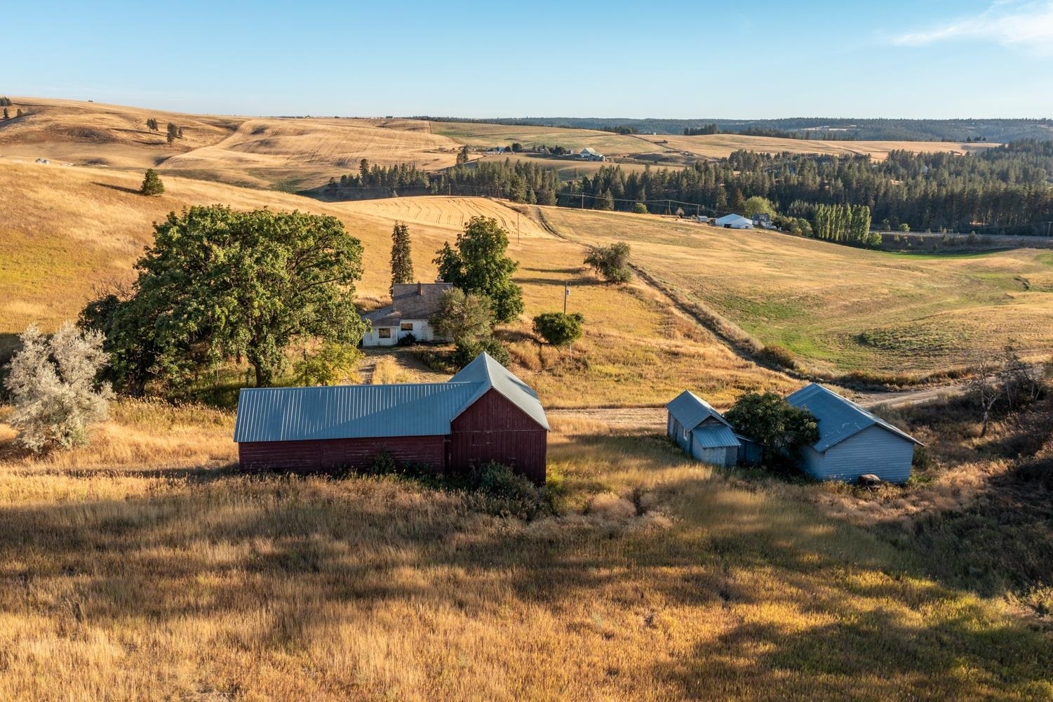 Property Photo:  10915 S Silver Hill Rd  WA 99223 