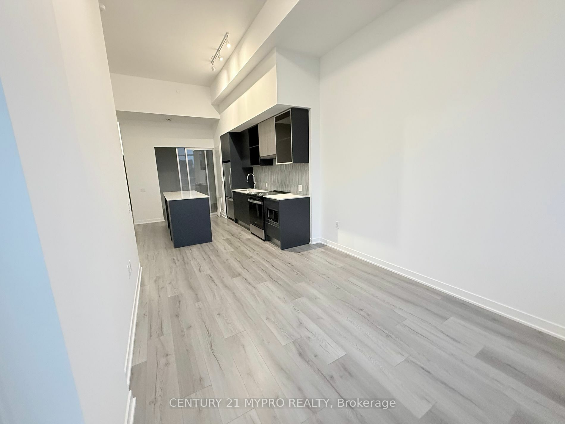 Property Photo:  395 Dundas St W 115  ON L6M 5R8 