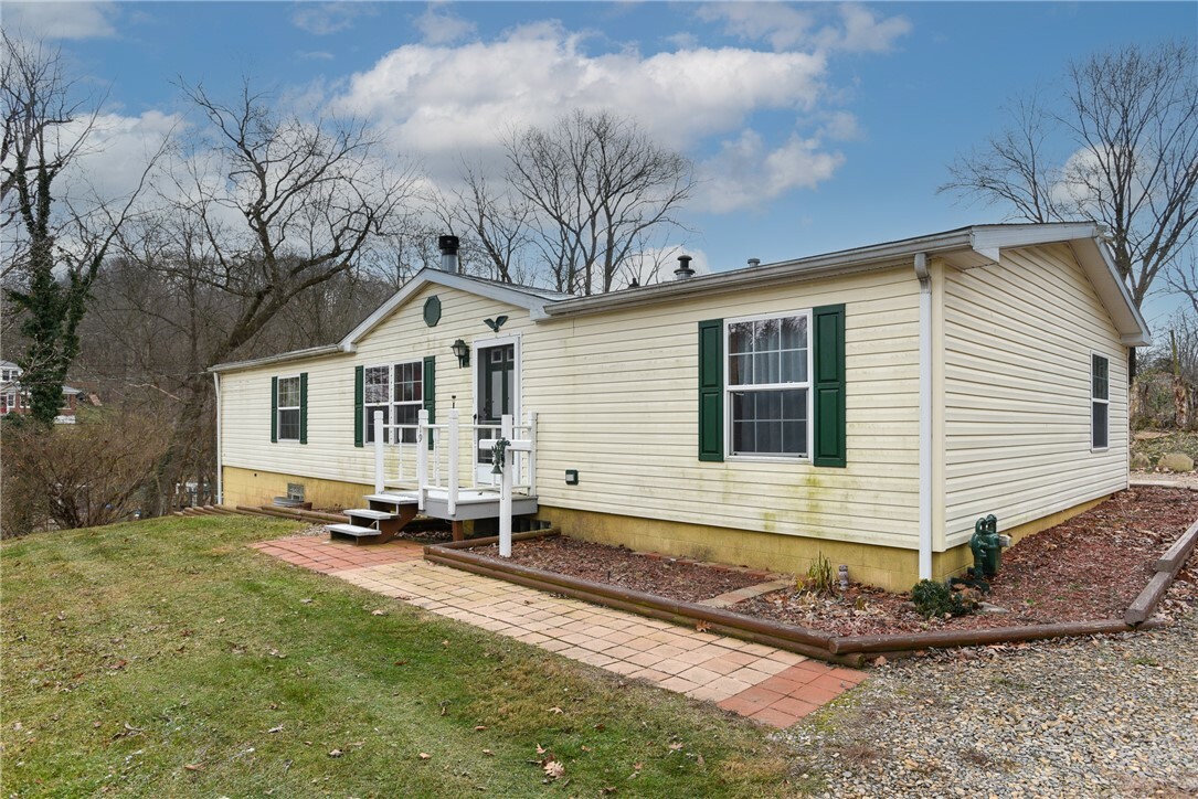 Property Photo:  19 Grubbs Rd  PA 15024 