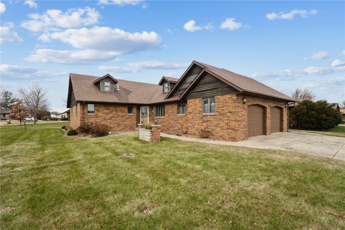 Property Photo:  145 Crescent Drive  IA 52057 